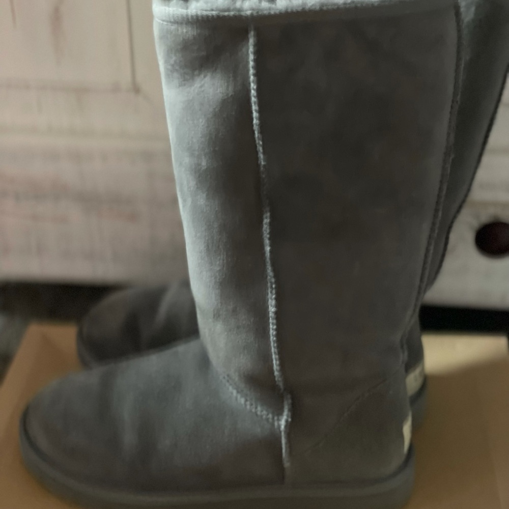 Classic tall UGGs